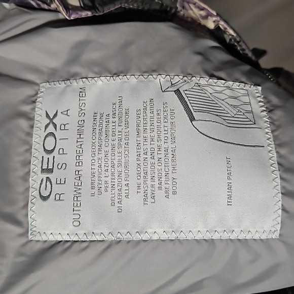 Super cute design - NWT size 42 (M) - Picture 8 of 9